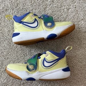 Nike Team Hustle D 11 SE Luminous Green